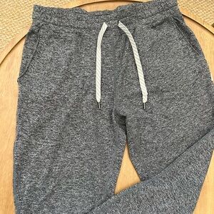 Vuori Performance Jogger Women's DreamKnit Joggers In Heather Gray Size Small